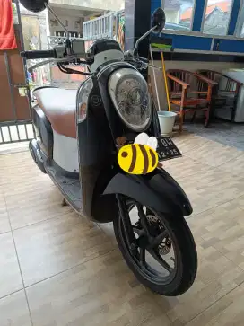 Scoopy 2015 hitam