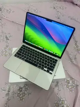 Macbook air M2 13 inc 256gb ibox fullset minus layar ada garis