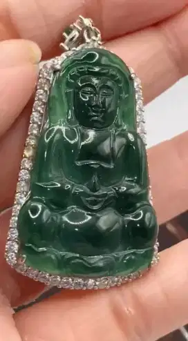 Jadeite jade giok Burma type A liontin