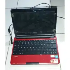 Laptop Axio Merah