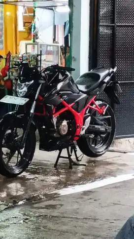 cb 150 r th 2018 street fighter mulus bagus mesin sehat