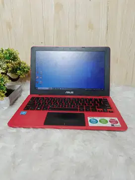 Netbook Asus E202S | Intel N3060 | RAM 2 GB | SSD 120 GB