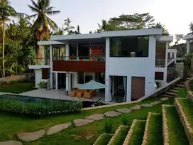 Architect 3-Bedroom Villa on Extensive Land in Ubud