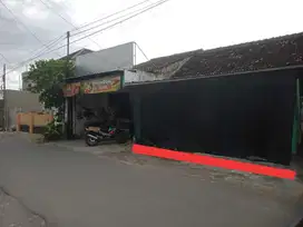 Tanah dan Bangunan Rumah Strategis di Gamping Sleman TP 355