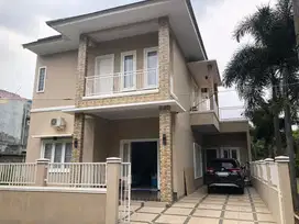 Rumah Siap Huni Posisi Hook Depan Taman Dekat LRT Cibubur