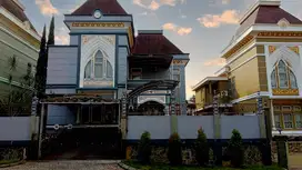 Villa Mewah di Kota Bunga Cipanas Ada Kolam Renang