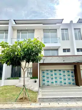 Disewa Rumah PIK 2 Cluster Riverside Uk 10x25 View Danau Jarang Ada !