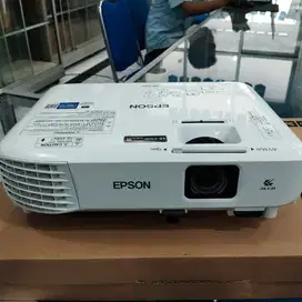 Proyektor EPSON EB-X500 3600 Lumens XGA Lampu 293 Jam Mulus Like New