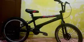 Sepedah BMX sudah aiap pakai