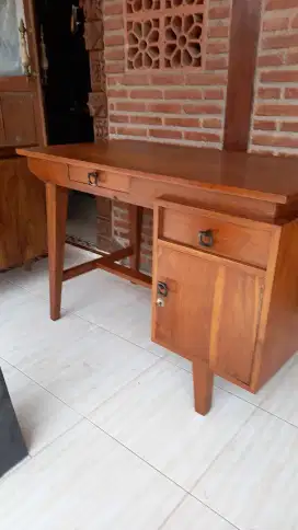 Meja Kantor Jati Kuno