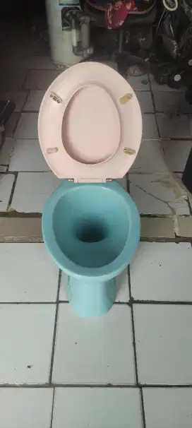 WC/KLOSET DUDUK MANUAL SIRAM MERK INA