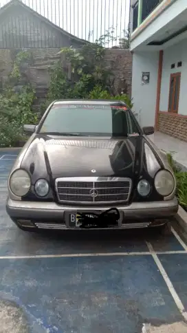 Mercedez Benz e-class 230