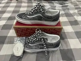 Vans X Hirono Uk 42 , BNIB