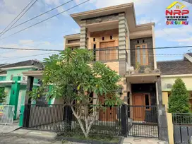 Dijual Rumah Cantik 2 Lantai di Perum. Bunga Residence - Banyuwangi