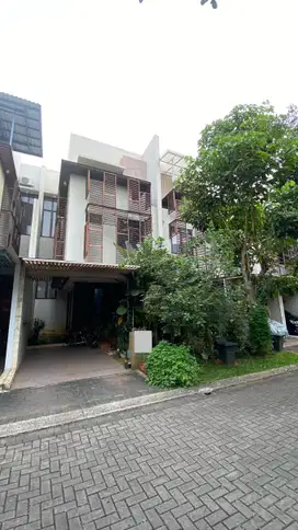 DIJUAL RUMAH GREENWICH BSD DEPAN RUMAH 2JALUR JALAN 4 KAMAR TIDUR