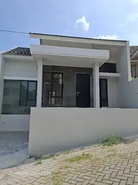 Rumah Baru di Banyumanik Siap Huni