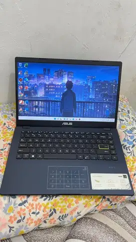 Laptop Asus slim frame