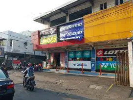 Petugas parkir tukang parkir mobil berpengalaman