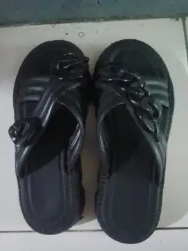 Sandal wanita santai