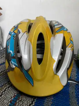 Helm sepeda anak