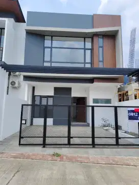 Dijual rumah gaya keki ian di setra duta Grande bandung utara