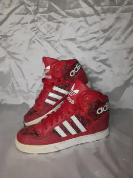 Sepatu Adidas hight