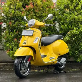 Vespa GTS 150 4V IGET ABS LED FACELIFT TAHUN 2019 warna Kuning PERFEC