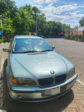 BMW 318i 2002 Bensin