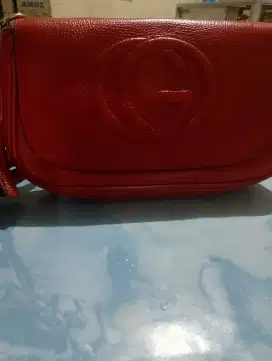 Tas Gucci merah