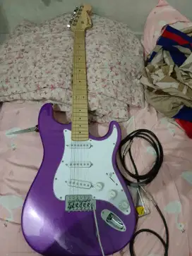 jual gitar masih muluss ampli juga baru belii