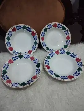4 piring pajangan