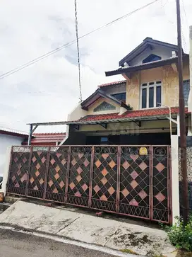 Dijual Rumah Tingkat 1,5 Lantai Siap Pakai Di Perumahan Bukit Sari