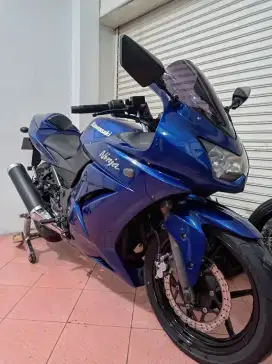 Moge Kawasaki Ninja 250 R Karbu Biru Dongker Mulus Terawat Langka