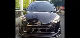 Toyota Sienta Q At  Hitam