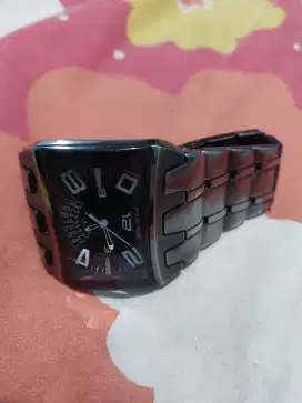 Jam police Hitam