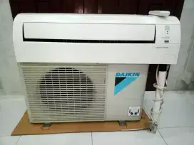 Dijual AC Daikin tailan 1 pk.