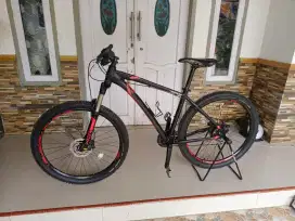 Sepeda MTB Polygon Xtrada 6 27.5 Black Red Limited Edition