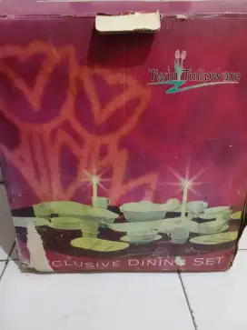 Twin Tulipsware exclusive dining set