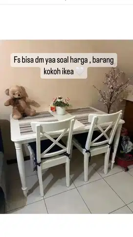 Dijual meja makan warna putih