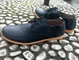 SEPATU CASUAL Kulit sintetis