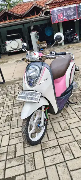 Scoopy pink pajak hidup