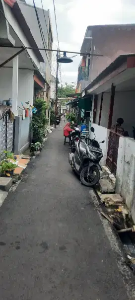 RUMAH STRATEGIS  DIKONTRAKKAN