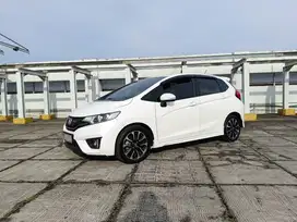 HONDA JAZZ RS AT MATIC AUTOMATIC 2017 PUTIH SIAP PAKAI  CUMA DP 7JT