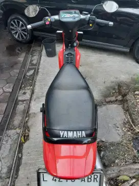 Yamaha Vega R 2004 merah ferarri