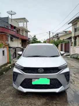 Over kredit daihatsu Xenia 1.3 tipe X/MT 2022 silver