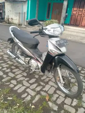 Supra 125 2005 ex pemakaian guru masih mulus