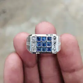 Cincin Batu Blue Saphire Kotak Samping Berlian Banjar Ring Perak