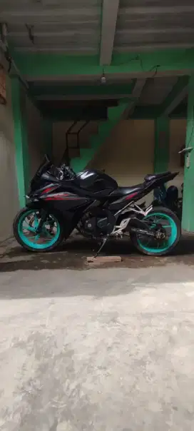 HONDA CBR150R HITAM