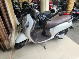 Scoopy keyless putih 2023 Gbm