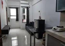 Disewakan 2BR tahunan apartemen puncak permai suranaya.